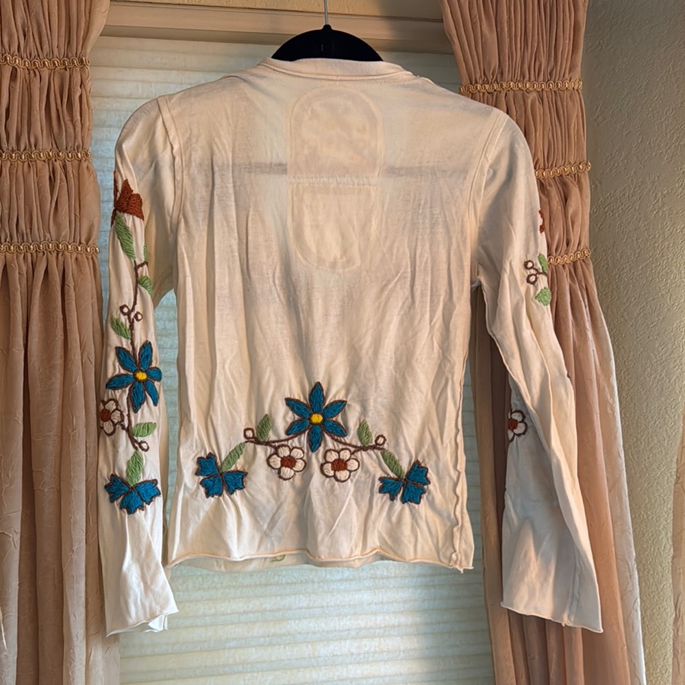 Joystick Cream Floral Embroidered Top - Picture 4 of 4
